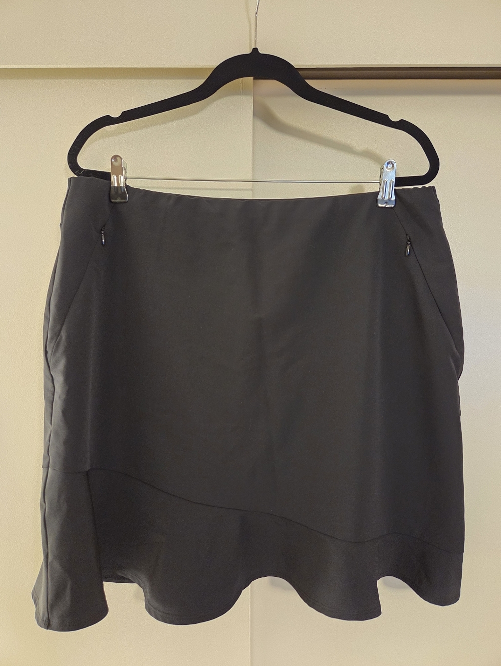 Tail Black Athletic Skirt, Classy Ruffle Hem